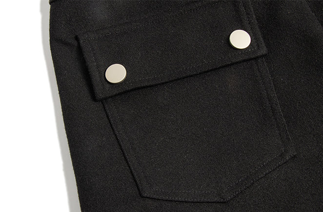 Rear patch pocket with two snap fastenings.