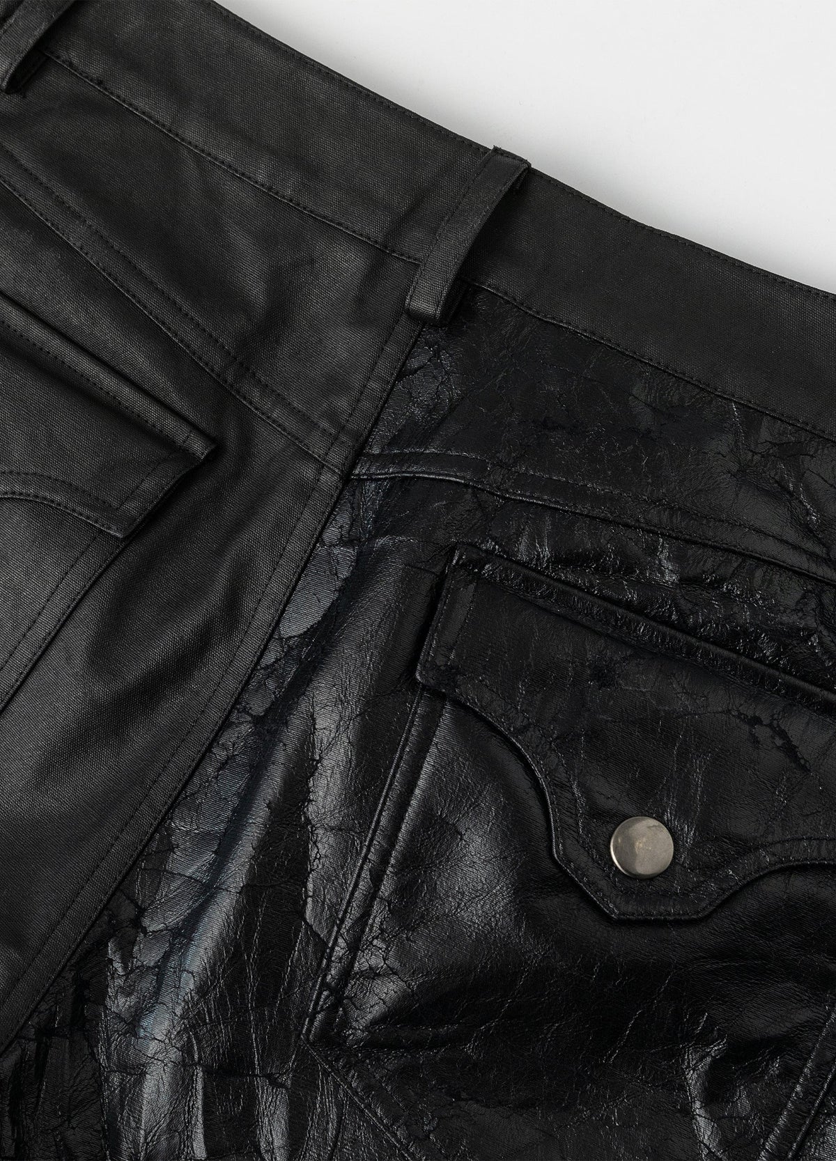 Rear flap pockets and contrasting panels.