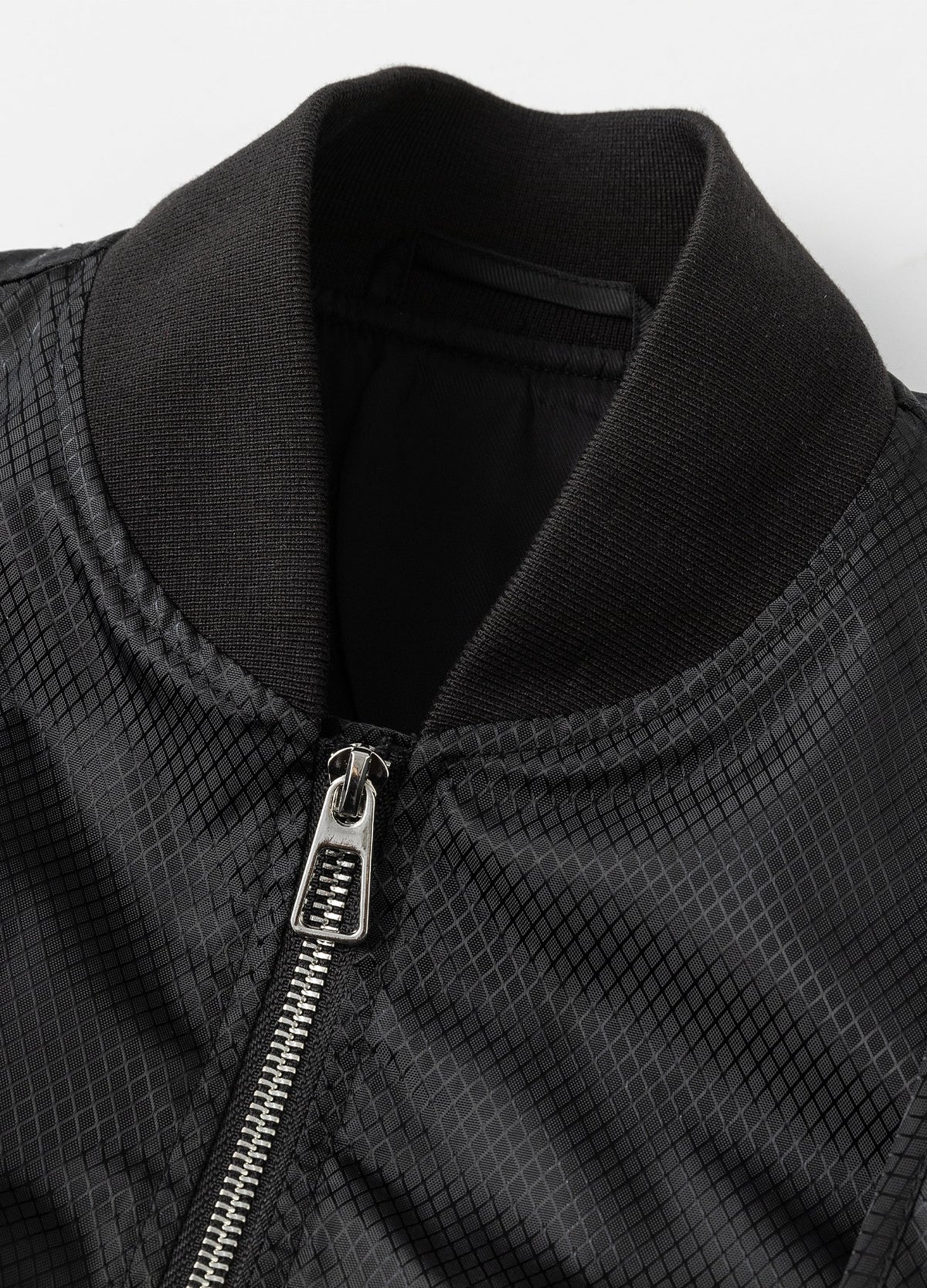 Rib-knit collar and zipper.