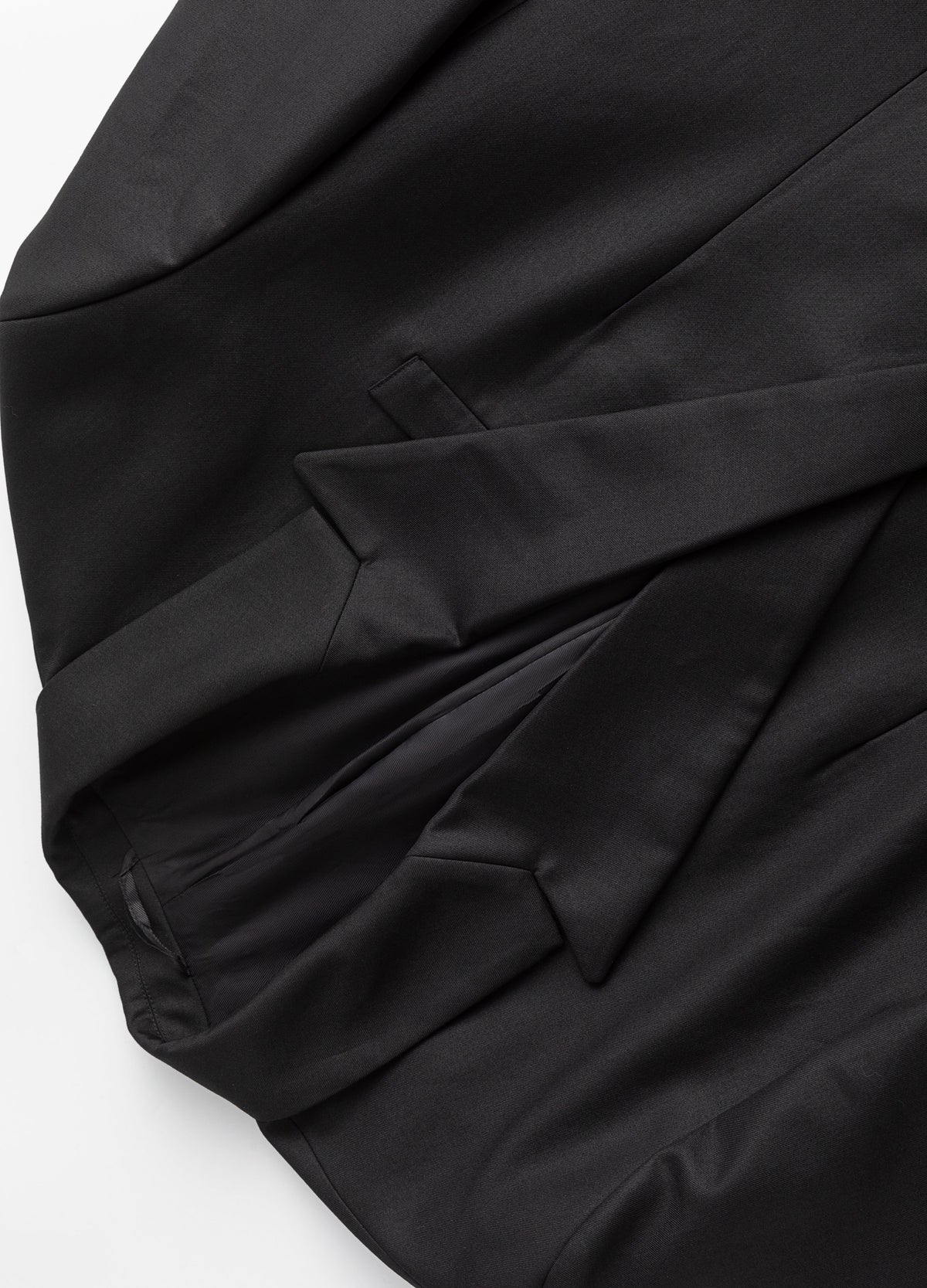 Notched lapel construction.