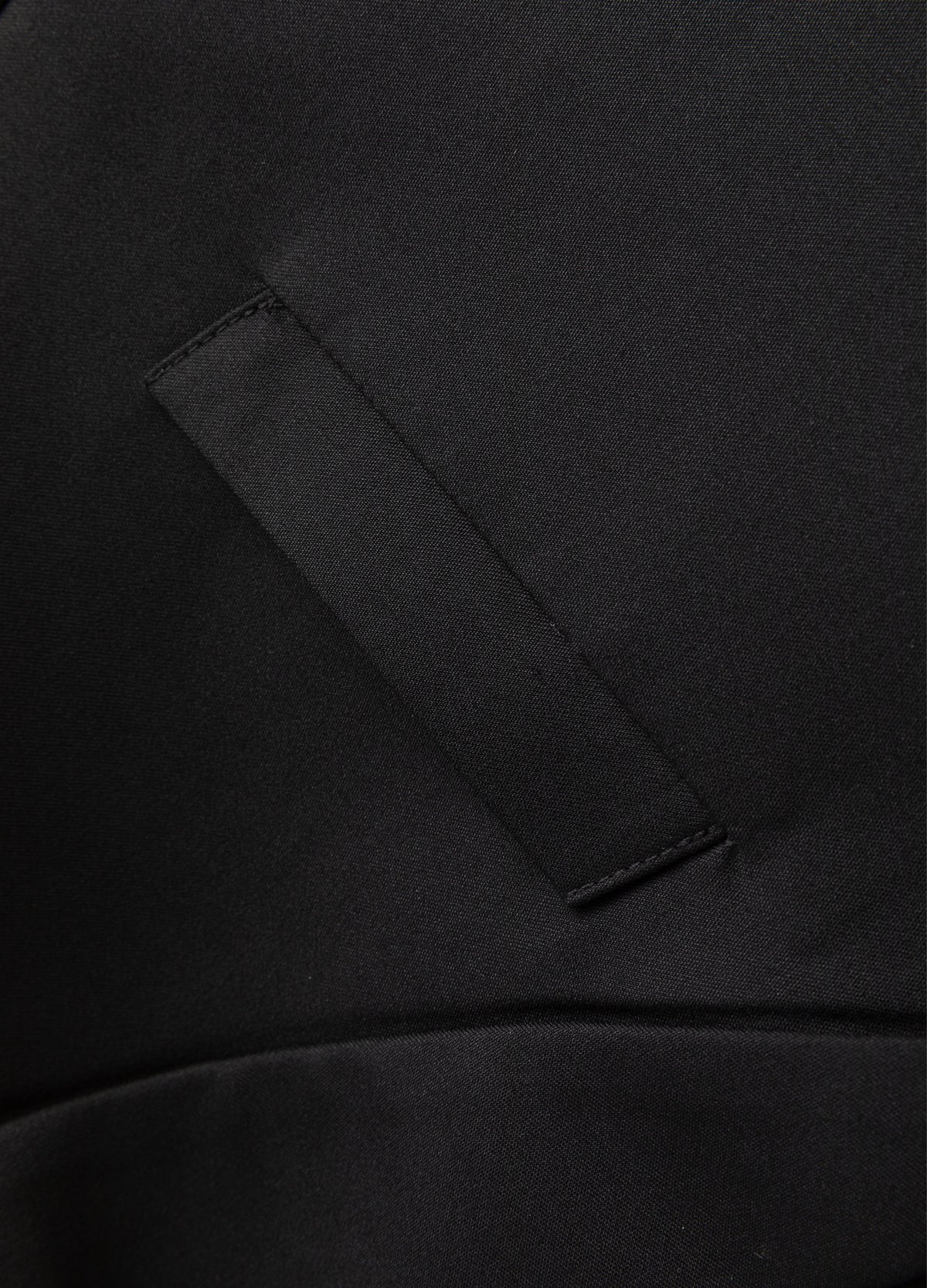 Chest welt pocket.