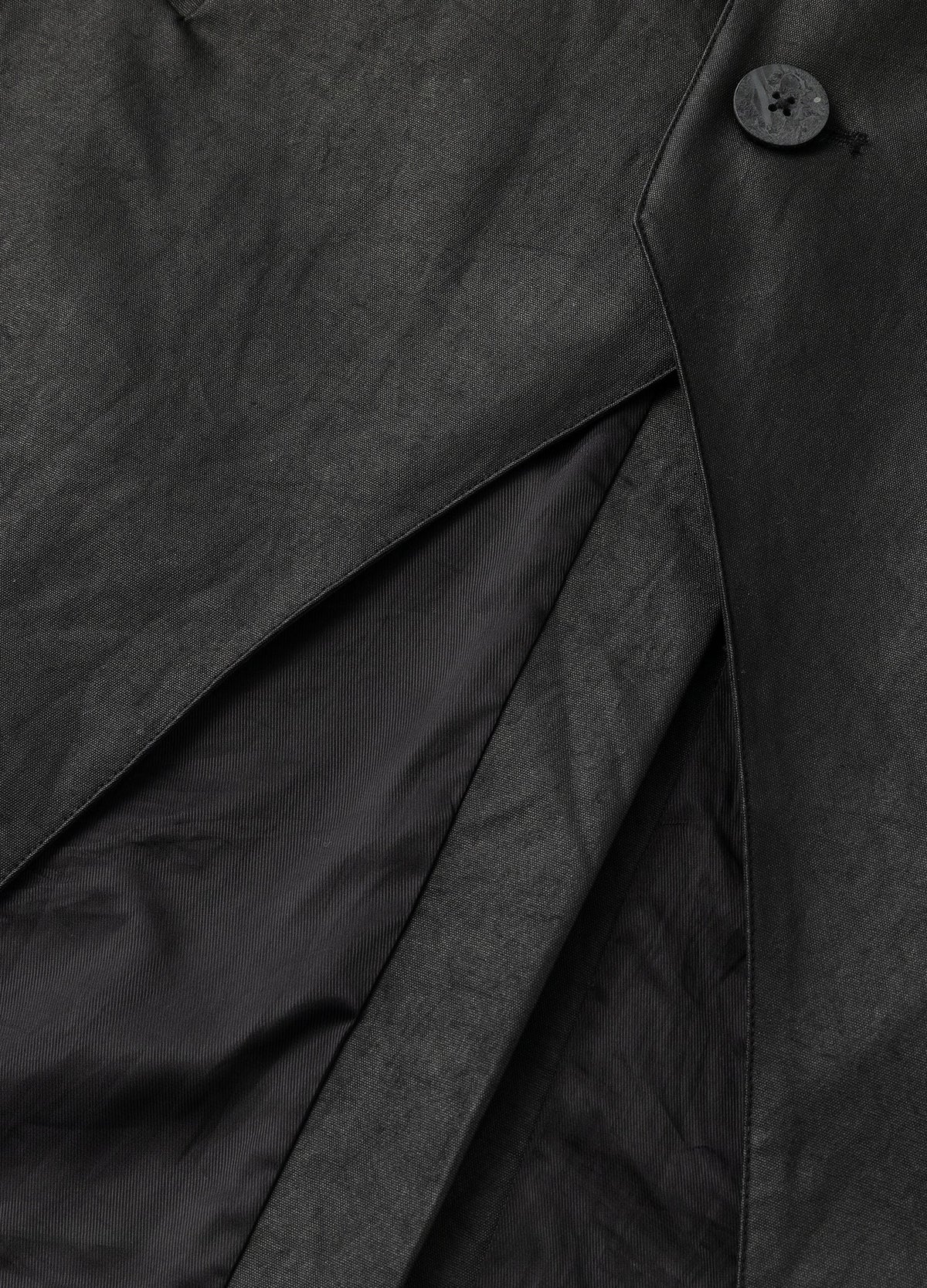 Front opening and inner facing.